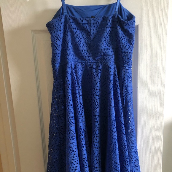 Express dress - Picture 5 of 8